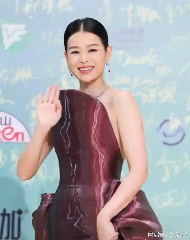 分手13年，胡杏儿再次让世界“刮目相看”，44岁的黄宗泽后悔了吗