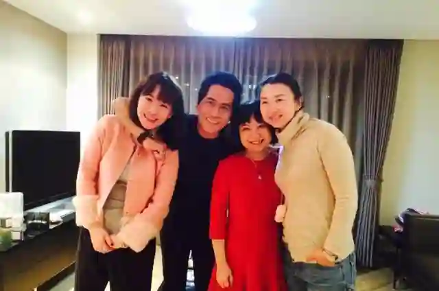 孙丽雅：嫁大24岁歌手齐秦，婚后连生两胎，一家四口其乐融融