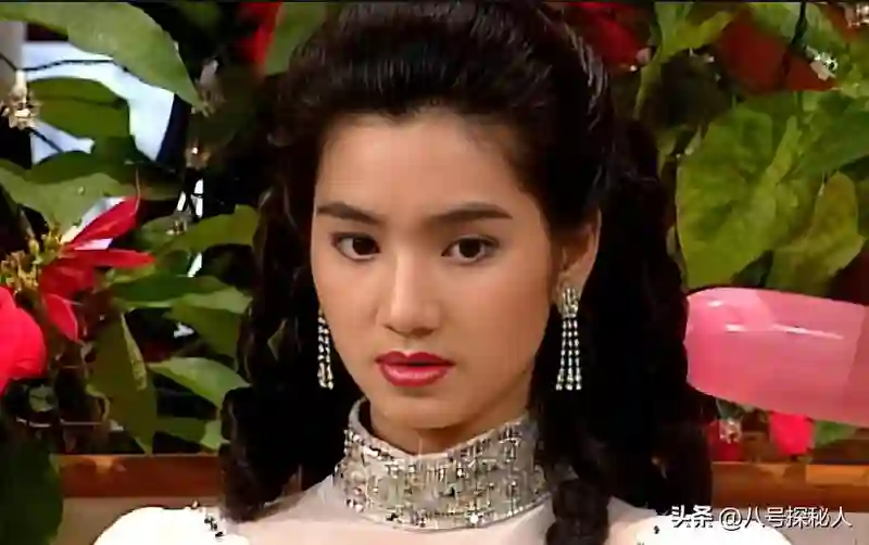 被大佬捧上位，与富商闪婚闪离，未婚生子遭抛弃的她，后来怎样？