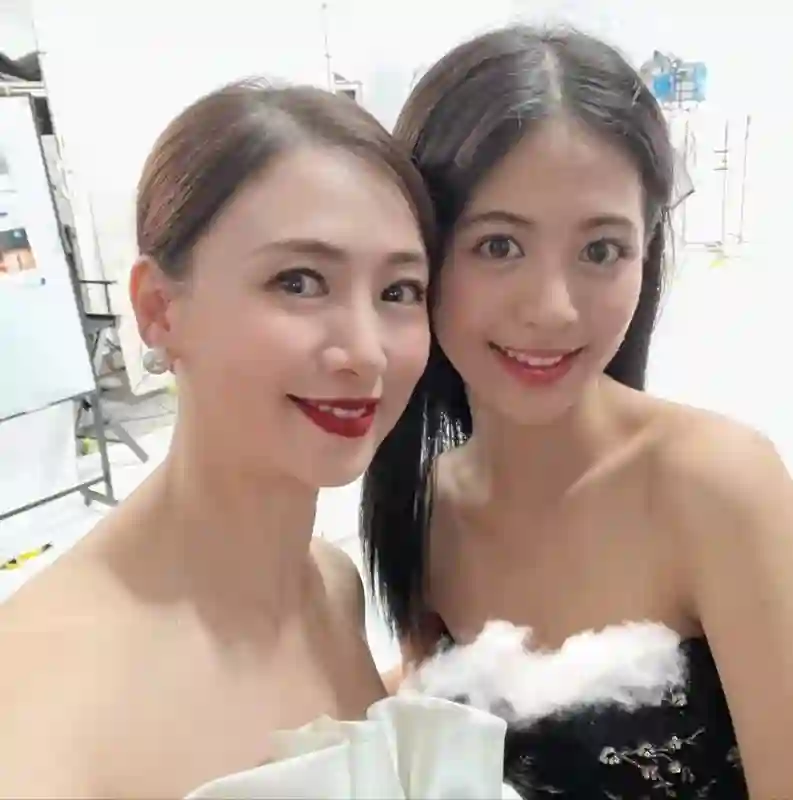 翁虹自曝与老公1年见1次，小别胜新婚，直言最美星二代女儿难出道