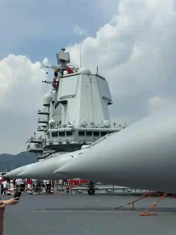 登上山东舰，郭晶晶晒最新合照！霍启刚回应：很感动，真的感动
