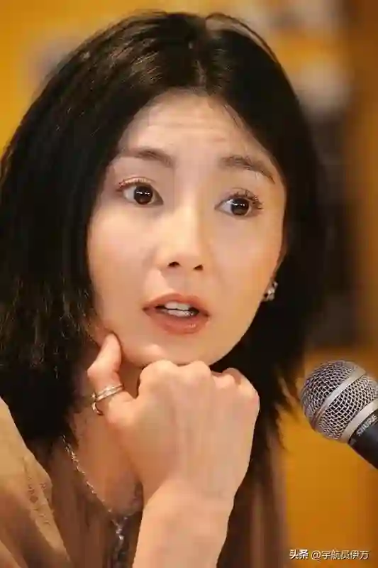 万万没想到，单身未育的张曼玉，如今在60岁活成了人生赢家