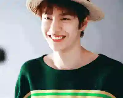 他的粉丝背着我们吃这么好？