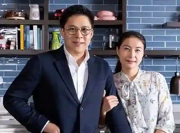 霍震霆曝小儿子已完婚，很满意泰国儿媳，网友：就霍启山孤身一人