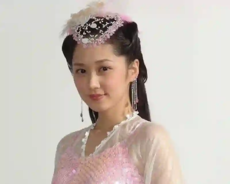 44岁的张娜拉自曝因太过童颜感到压力，曾因一句“没钱就去中国赚”被封杀