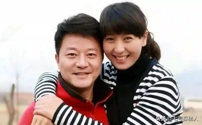 成名后抛弃原配，与女粉丝结婚生娃的宋小宝，如今状况大不如前