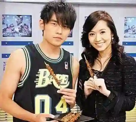 和周杰伦分手18年后，她再度翻红
