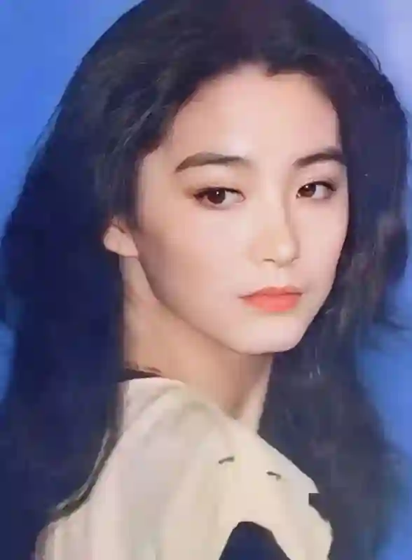 女孩撞脸张柏芝杨颖走红，她是宋祖儿接班人还是下一个奶茶妹妹？