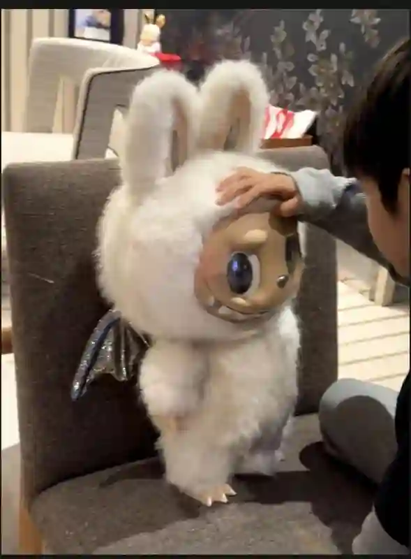 baby杨颖五一晒娃，小海绵露半张脸超像黄晓明，Baby造型美绝了