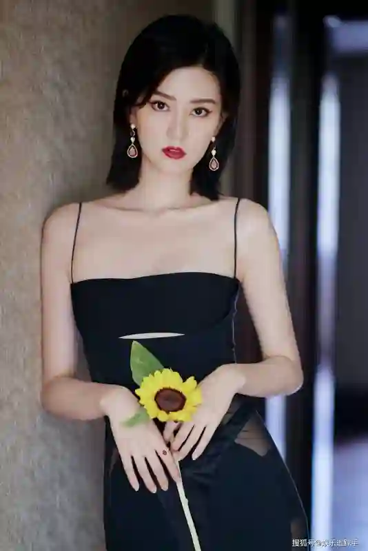 路人澳门偶遇乔欣赖柏霖，二人低调约会同框，素颜状态绝美吸睛！
