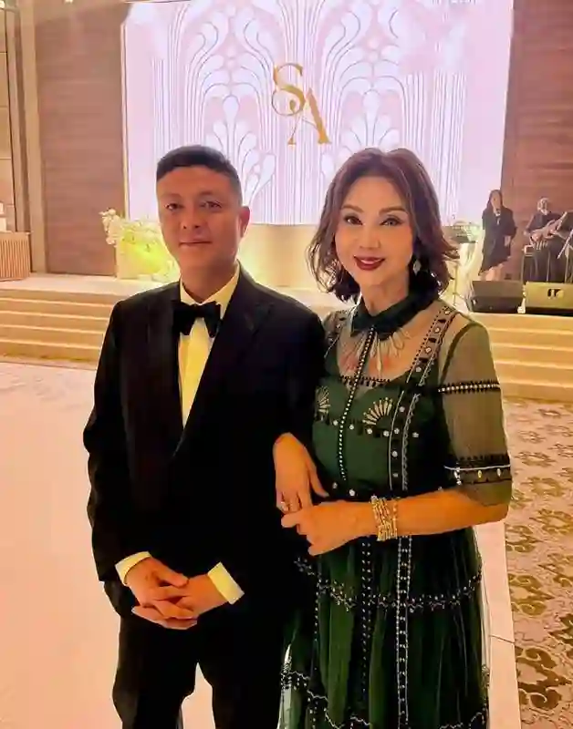 44岁林孝贤和41岁霍启山当伴郎，谢玲玲盛装出席婚宴，并在线催婚