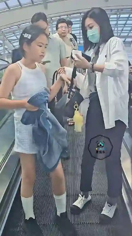 包贝尔10岁女儿身高引关注，网友：感觉突破了父母基因