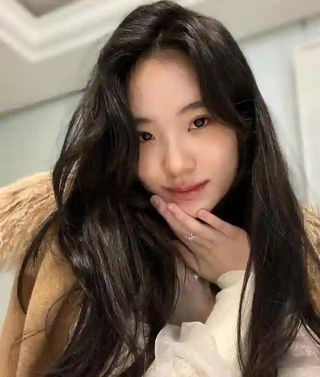 小S二女儿疑似整容，外貌模样大变，小S为女儿举办画展却关闭评论