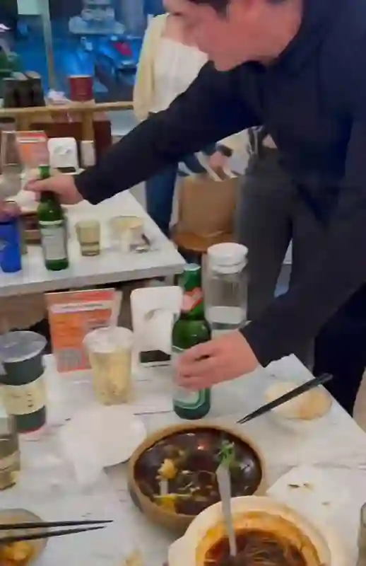 霍建华私下聚会被偶遇，四男二女喝到微醉，全程没看到老婆林心如