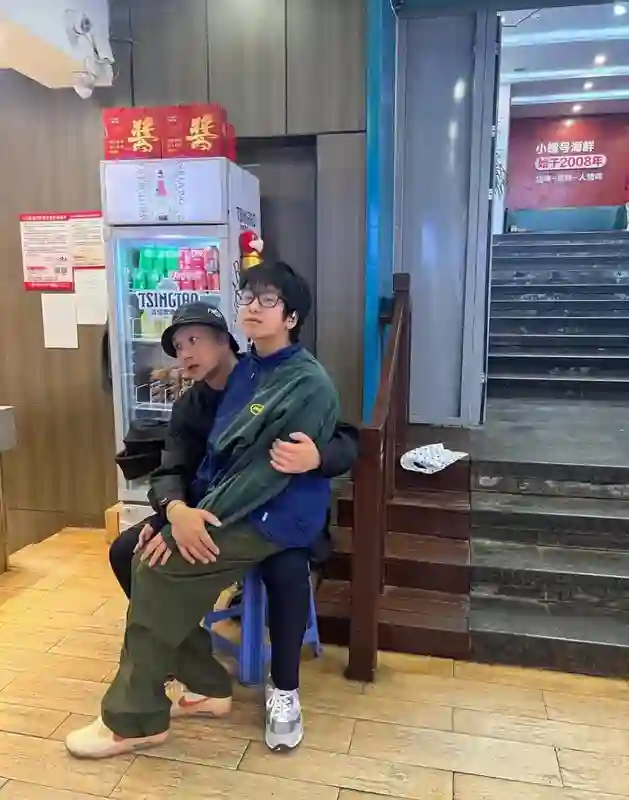 还记得黄觉的儿子小核桃吗，比爸爸还高了？