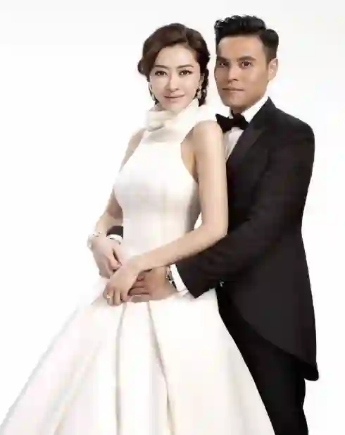结婚8年，郭富城再度官宣喜讯！熊黛林“输”给方媛一点不冤