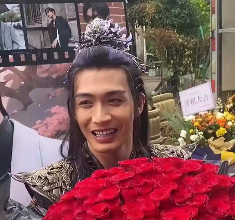 没了滤镜,明星们的真实模样太扎心！刘德华白头,苏有朋撞脸大姨?
