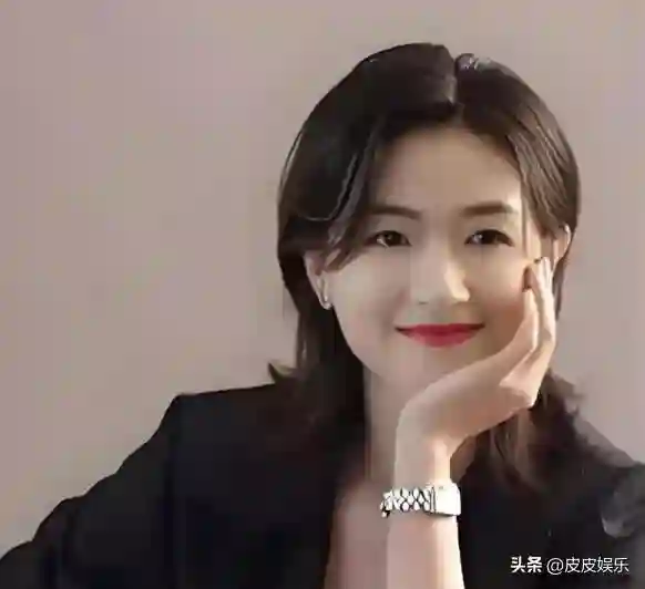 与胡歌互相成就，不婚主义却隐婚生子，43岁万茜成为人生赢家