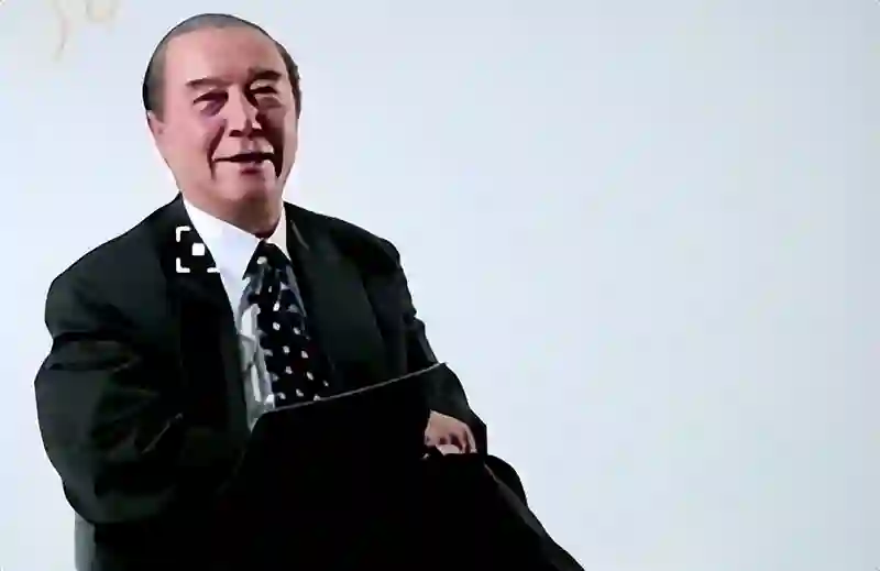 蔡澜去世才7天，恶心一幕出现！舒淇费力“穿上的衣服”又被扒下