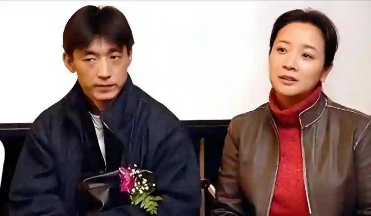 国家一级演员分居15年不离婚，轮椅丈夫默默承受，儿子也成演员