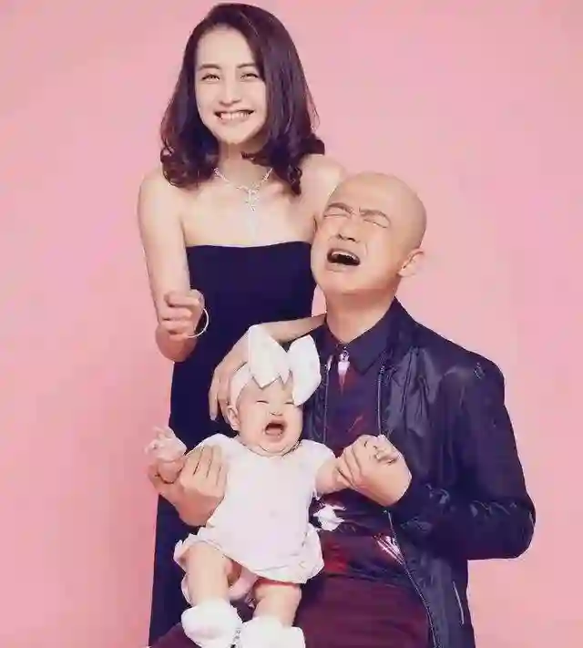 包贝尔：曾同时谈7个女友，娶学妹包文婧，如今生二胎很幸福