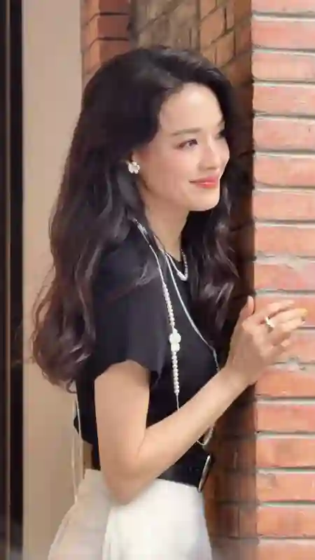 舒淇越来越有韵味了！49岁生图状态惊艳，年近半百仍似少女