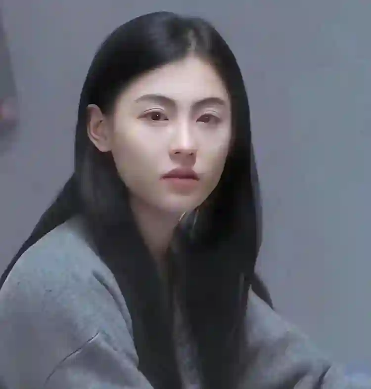 张柏芝“变脸”真相曝光，网友却集体叫好：44岁的她活得太爽了！
