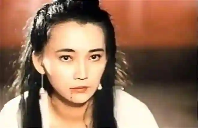 胡慧中67岁近照曝光，体态发福，女儿身材肥胖，网友：长相很普通