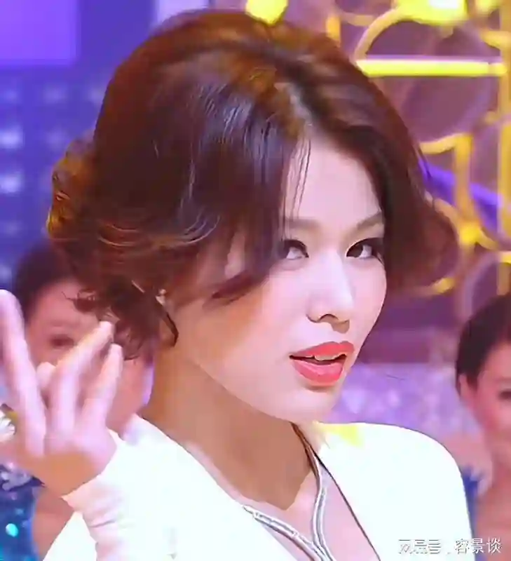 分手13年，胡杏儿再次让世界“刮目相看”，44岁的黄宗泽后悔了吗