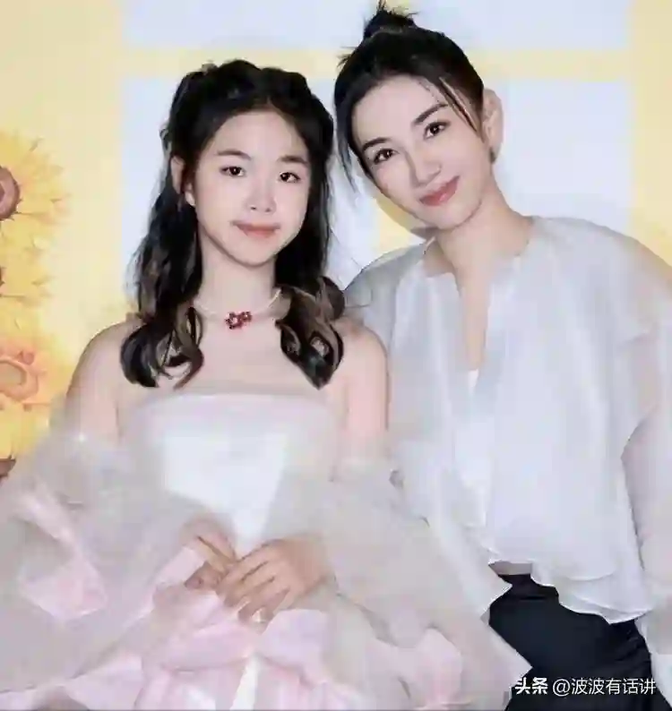 没想到，黄奕才11岁的女儿身高就跟她不相上下，可惜长相太像爸爸