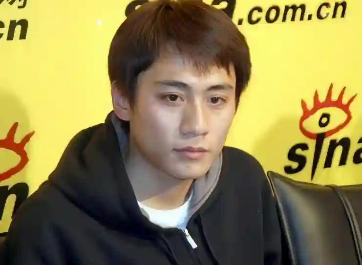谢娜在演唱会高调撒糖，刘烨车展一脸落寞瘦成纸片人，他后悔了吗