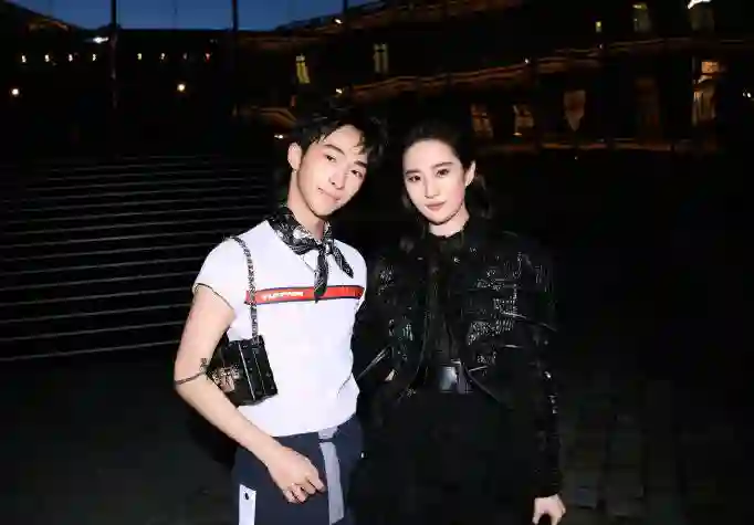 伊能静这段回应太有情商，刘亦菲深厚友谊背后原因曝光