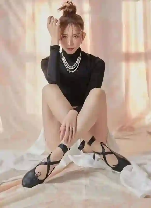 林志玲带3岁儿子戛纳首秀樱桃耳环嘟嘴自拍萌翻各个平台可脸过敏
