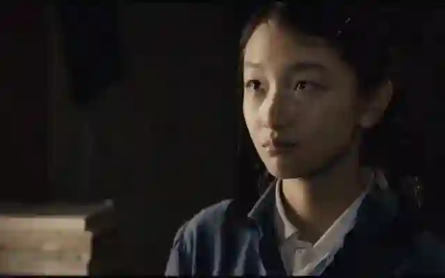 33岁周冬雨面相变了，事实证明，入圈时张艺谋的忠告，拉了她一把