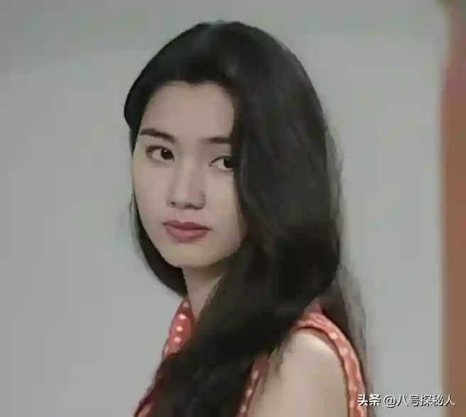 被大佬捧上位，与富商闪婚闪离，未婚生子遭抛弃的她，后来怎样？