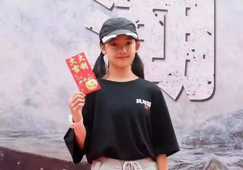 女儿11岁成“小戏骨”，继承父母好基因，考古聂远老婆晒幸福合照