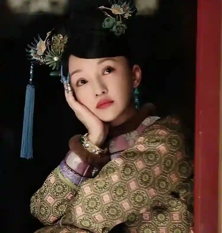51岁周迅：“丁克”半辈子，低调现身肿瘤医院，今人体画价值千万