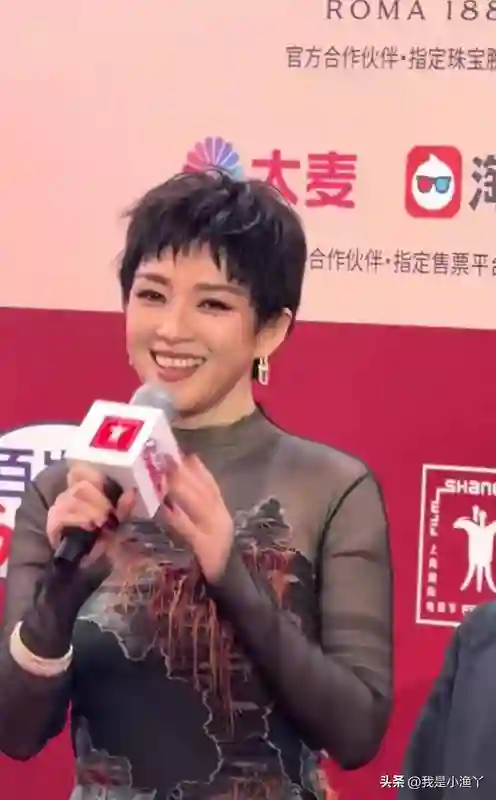 上海这一夜，章子怡短发惊艳，再次诠释顶级骨相美女的高级感