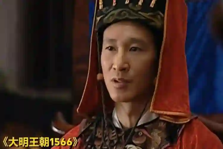没儿没女没退路，王劲松苦熬30年，凭啥在演技圈“杀疯”了？
