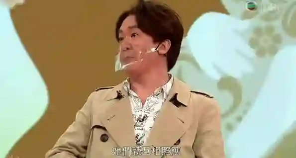 当代“韦小宝”邓兆尊，同时交往仨女友，最穷兜里就剩一亿