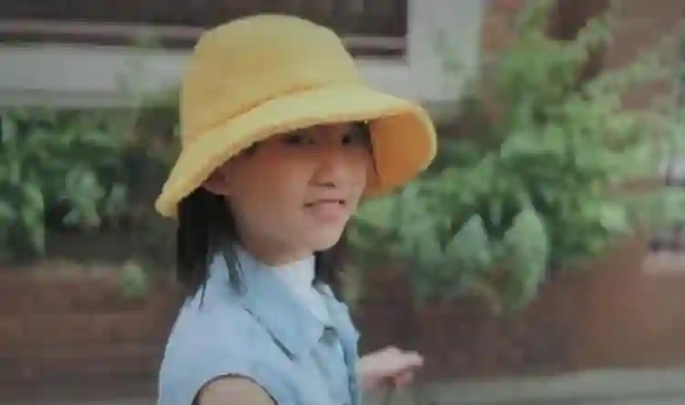 黄磊孙莉带全家逛西湖：多妹颜值不亚于多多，8岁小儿子撞脸李现