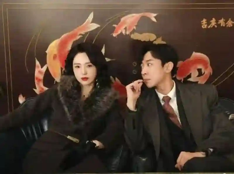 董璇婚宴敬酒照曝光，两套礼服不含糊，伴娘佟丽娅微表情引热议
