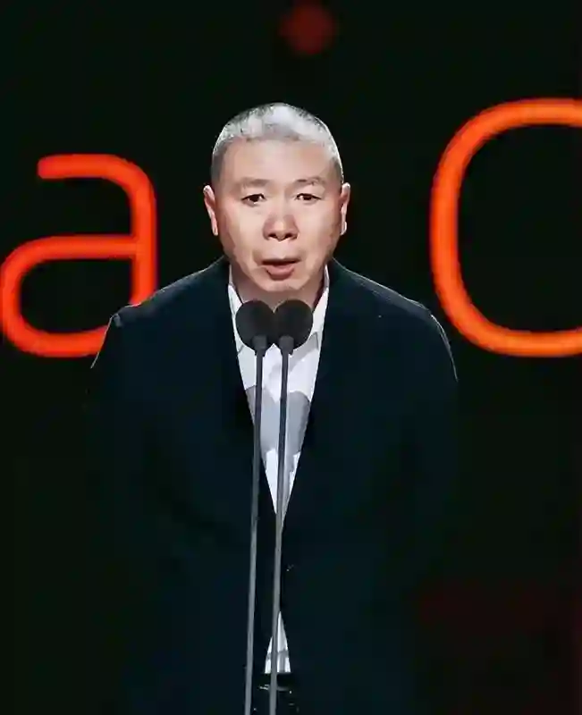 49岁舒淇再破“天花板”，这一次，她让冯小刚和整个娱乐圈沉默了