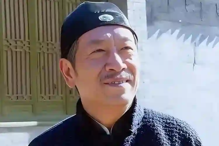 恩爱了11年，79岁的王奎荣开始衰老萎缩，42岁的饶芯语正绚烂如花