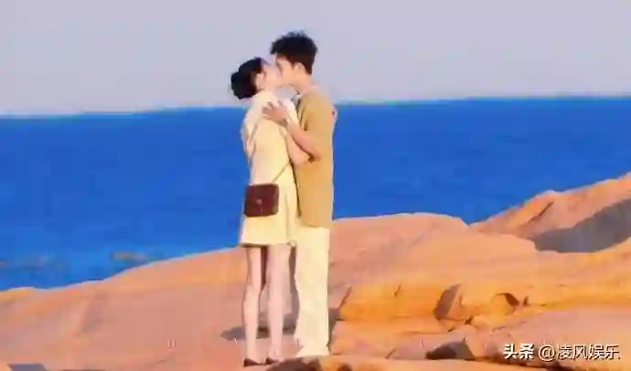 恋爱八年不结婚，这一次，海边拍吻戏的关晓彤没给鹿晗留一丝体面