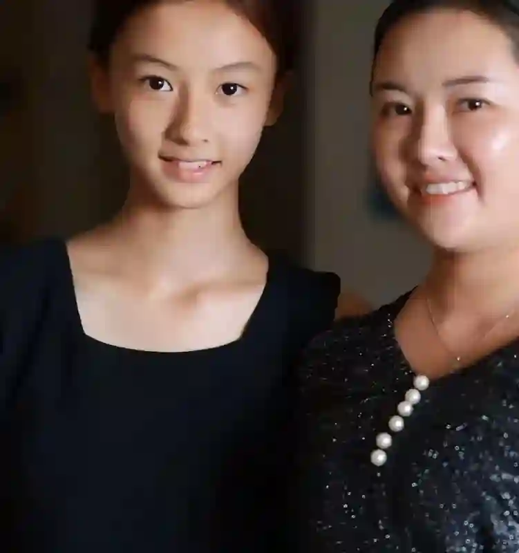少女撞脸张柏芝走红，商演2小时疑赚8000元，被于正暗讽急于捞金