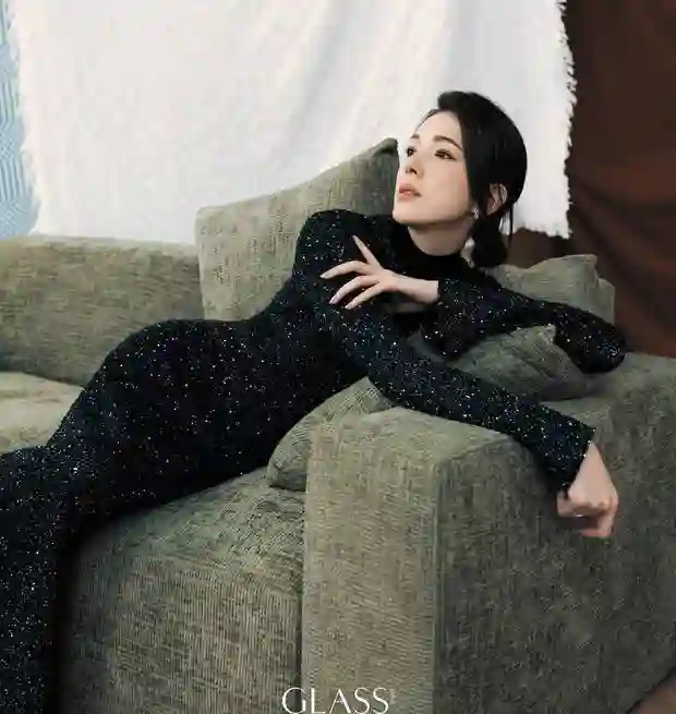 许玮甯晒照为李靓蕾庆生，隔空亲亲画面超有爱