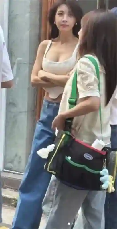 48岁韩星河智苑近况曝光，网友感叹：我20岁都自愧不如