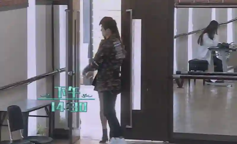 她不是实力很强么？怎么弹幕都在骂…