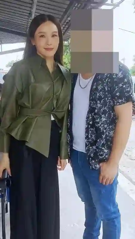 前TVB花旦现身大马拍戏，与旧同事时隔7年再搭档拍剧，破格饰演江湖大嫂